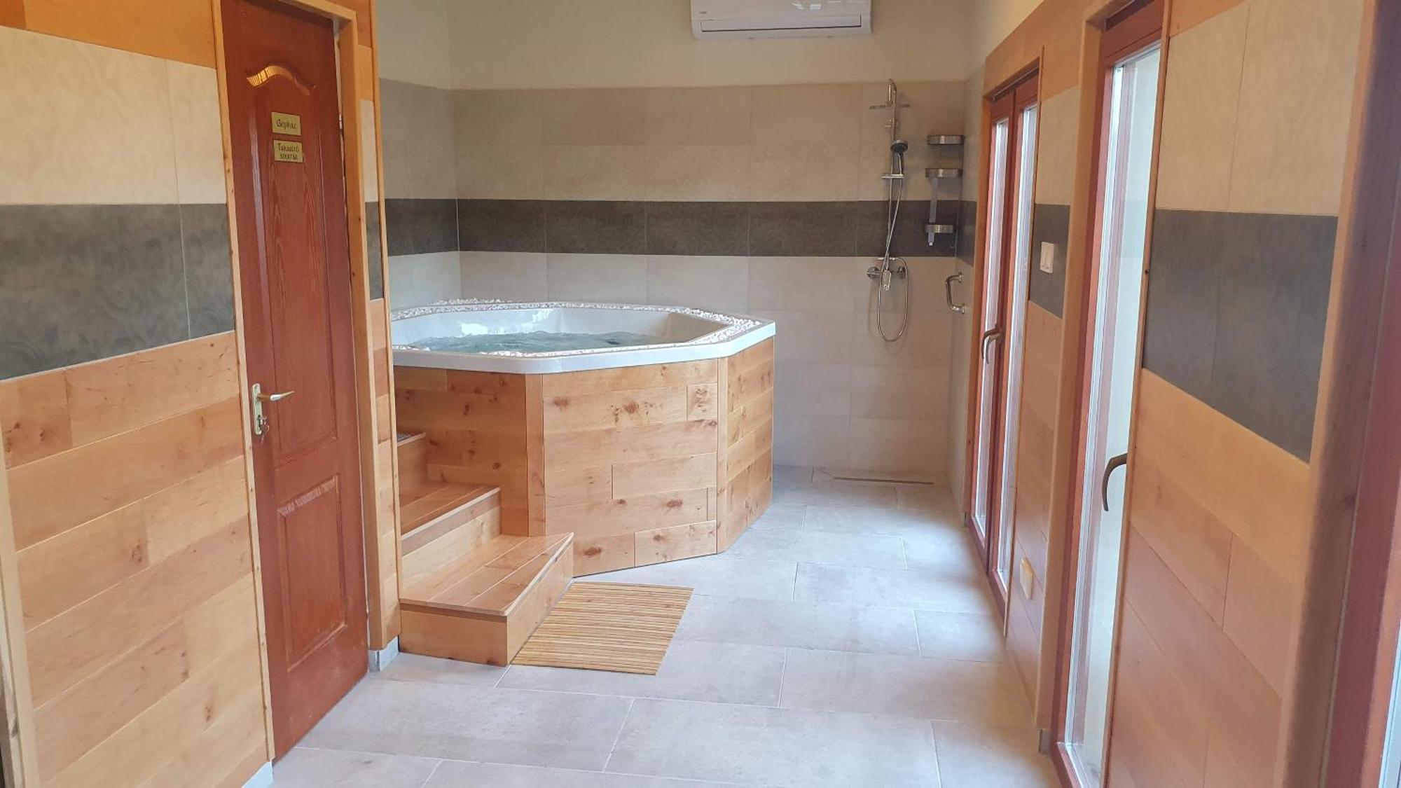 Palantir Panzio Bed & Breakfast Miskolc Dış mekan fotoğraf